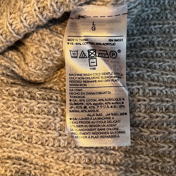 Old Navy Light Gray Knit Sweater - Picture 4 of 4